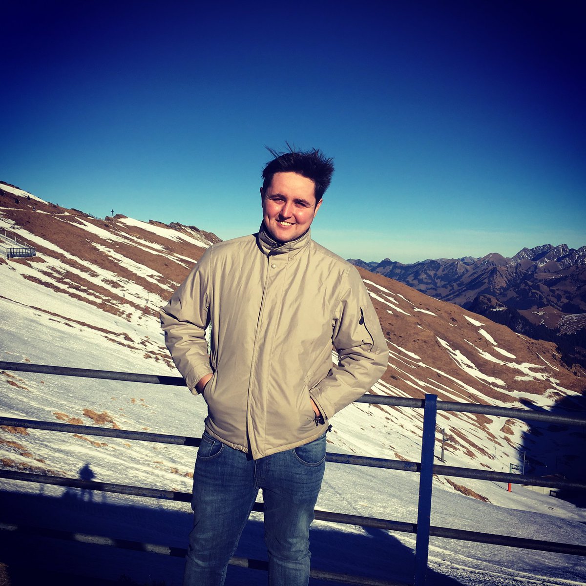 LJDolan93's tweet photo. I'm literally on top of the world 😀👌🏔#Switzerland #mountains #mountain #myhome #lastday #irelandnext https://t.co/1zhmporSFk