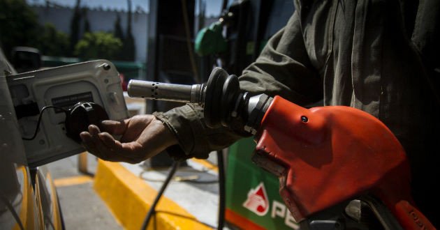 En 2012 llenabas tu tanque con $485, en 2017 alcanzará para la mitad. De ese tamaño es el golpe que <a href="/EPN/">Enrique Peña Nieto</a> le ha dado a las familias: Delgado