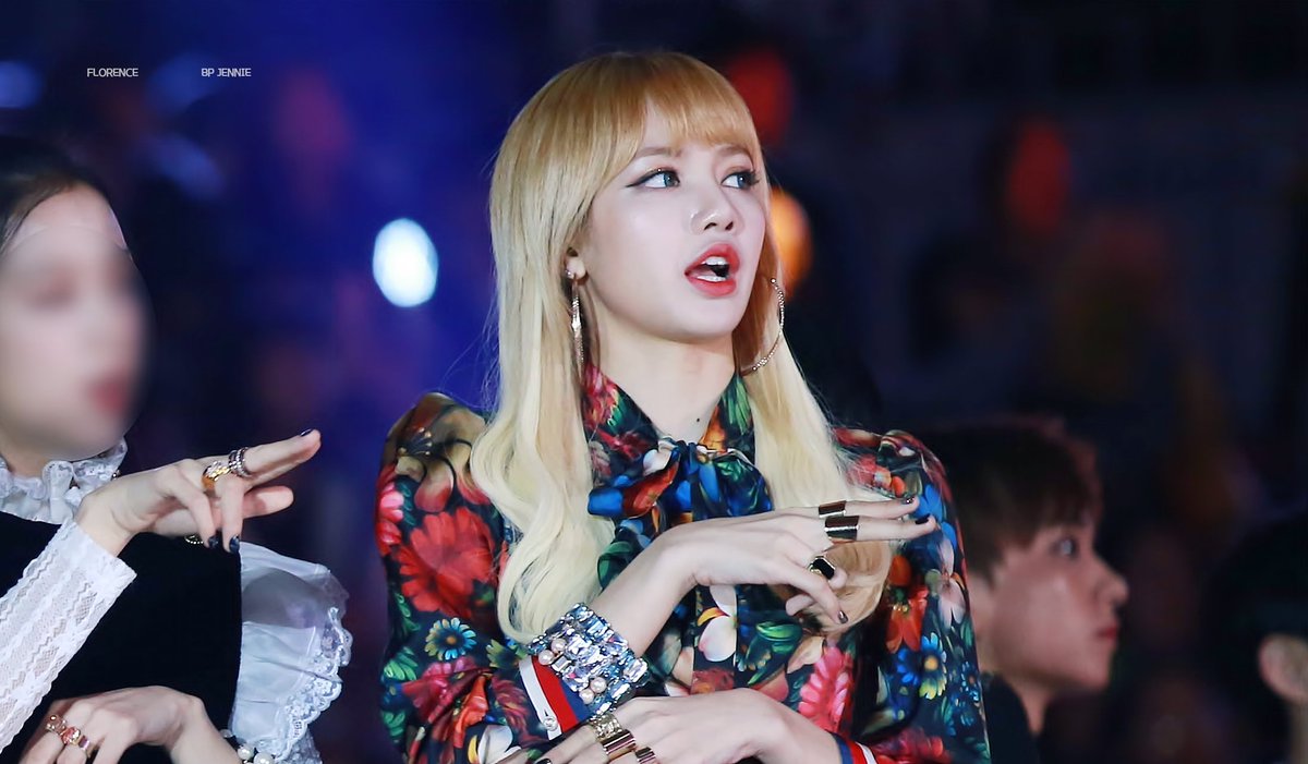 florence_JN's tweet photo. 161226 가요대전 #BLACKPINK #블랙핑크 #LISA #리사
쪼녜니 신나찌😂😂😂 https://t.co/pY3Mgi4Zoo
