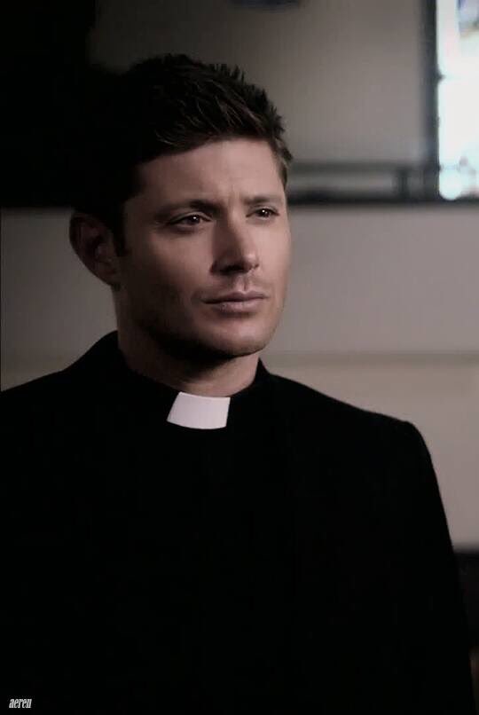 светой отец. сэм винчестер священник. капеллан священник католический. батюшка. светой отец.
