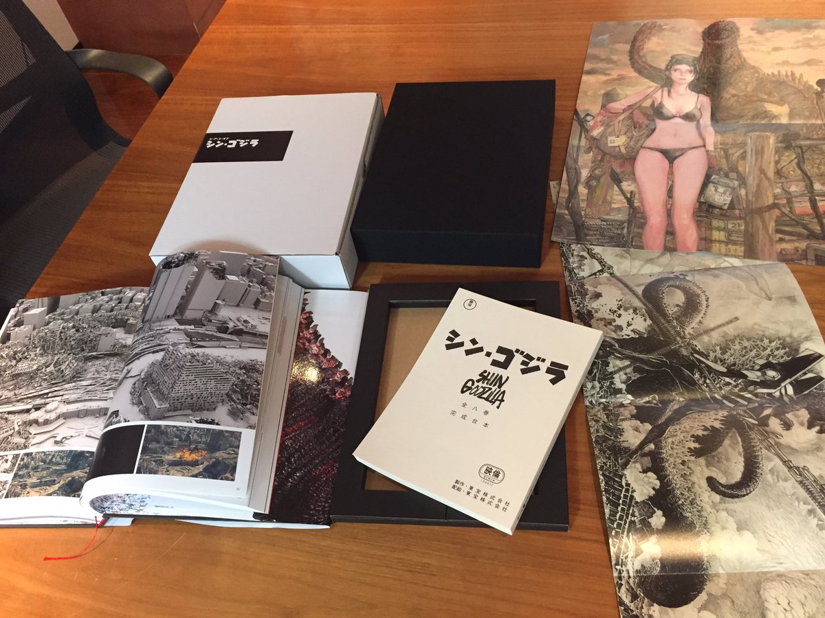 株式会社カラー Twitterissa ジ アート オブ シン ゴジラ 早ければ明日にはお受け取りになる方もいらっしゃるかと 一度開くと気付くいたら数時間経過していた という報告が上がってきています どうぞお楽しみに シン ゴジラ シンゴジラ