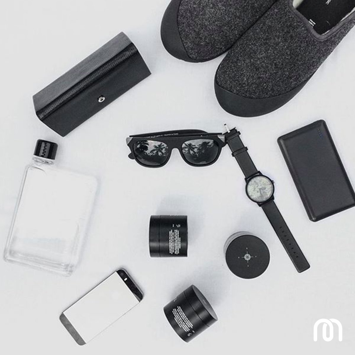 mahabis's tweet photo. mahabis wednesday // essentials for the day ahead

have you got yours yet? buy now: https://t.co/44dwZYSjKz

photo: @helloameer https://t.co/eiVbmV3V7t