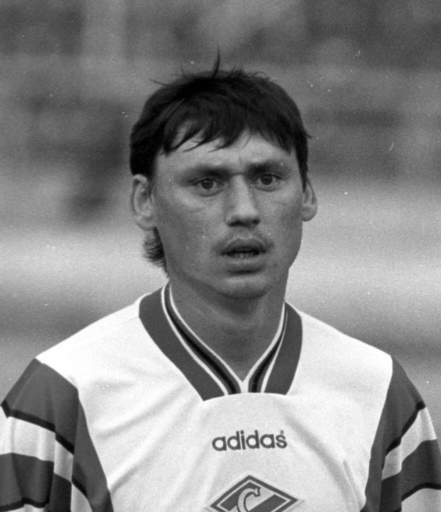 Дело к дождю и ноги сводит от боли
Где ты теперь, Илья Цымбаларь...
17.06.1969 - 28.12.2013