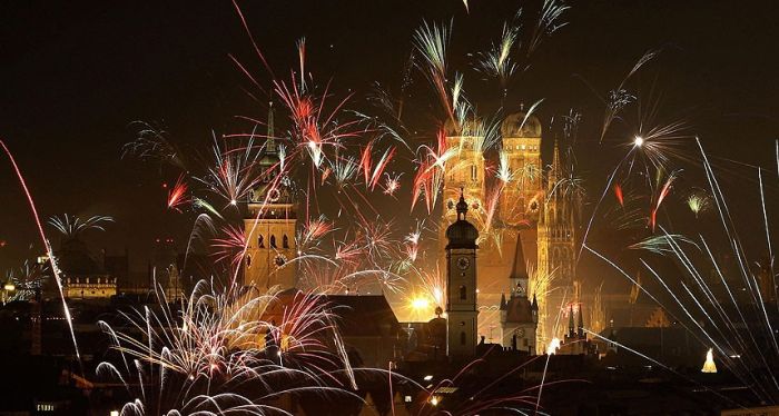 Plateno_Connect's tweet photo. New Years Eve 2017 in Munich, Germany is going to be out of this world. Where are you ringing in the New Year? #2017 #newyear2017 https://t.co/zlVbqIa6B9