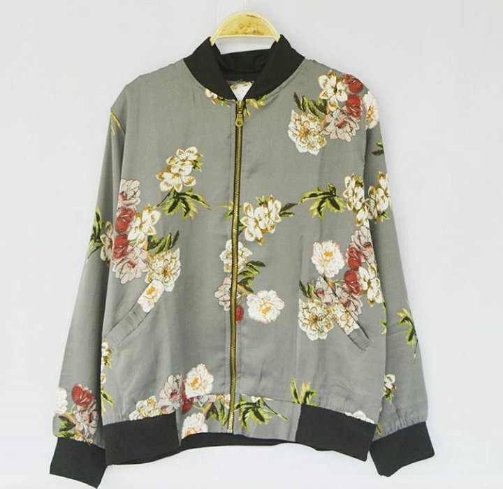 wildroseshop's tweet photo. Flow bomber jacket 80k #cariproduk #carireseller @twit_reseller #bomberjacket #bomberjacketmurah #bomberjacketmotif #bomberjacketjakarta https://t.co/u61U6xI8qa