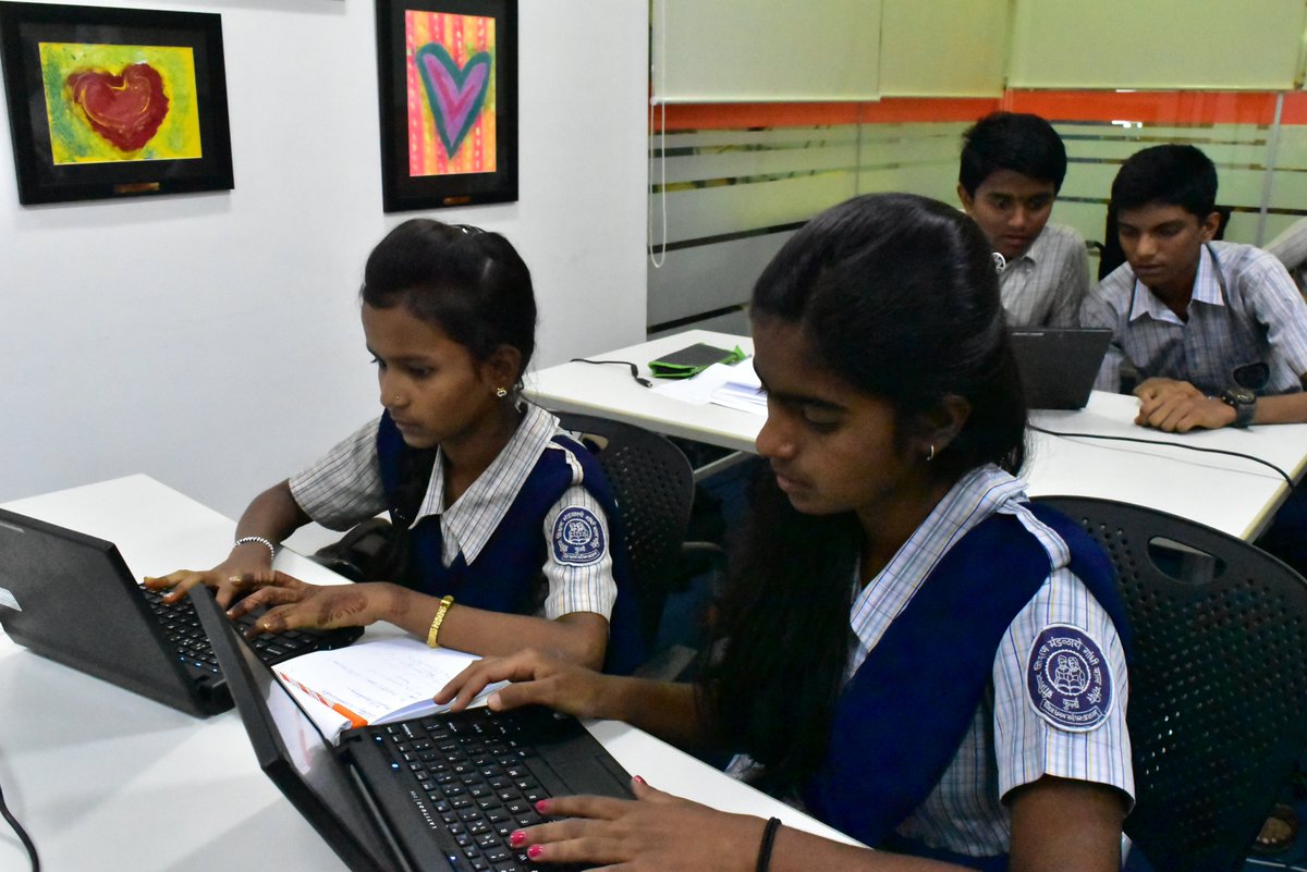 ConsilienceLrn's tweet photo. Living the programmer’s life - Learning to create code on their own. Day 3 at #TRAIxBootcamp #TRAI2016 #makered #edtech https://t.co/aEb0R2PV1j