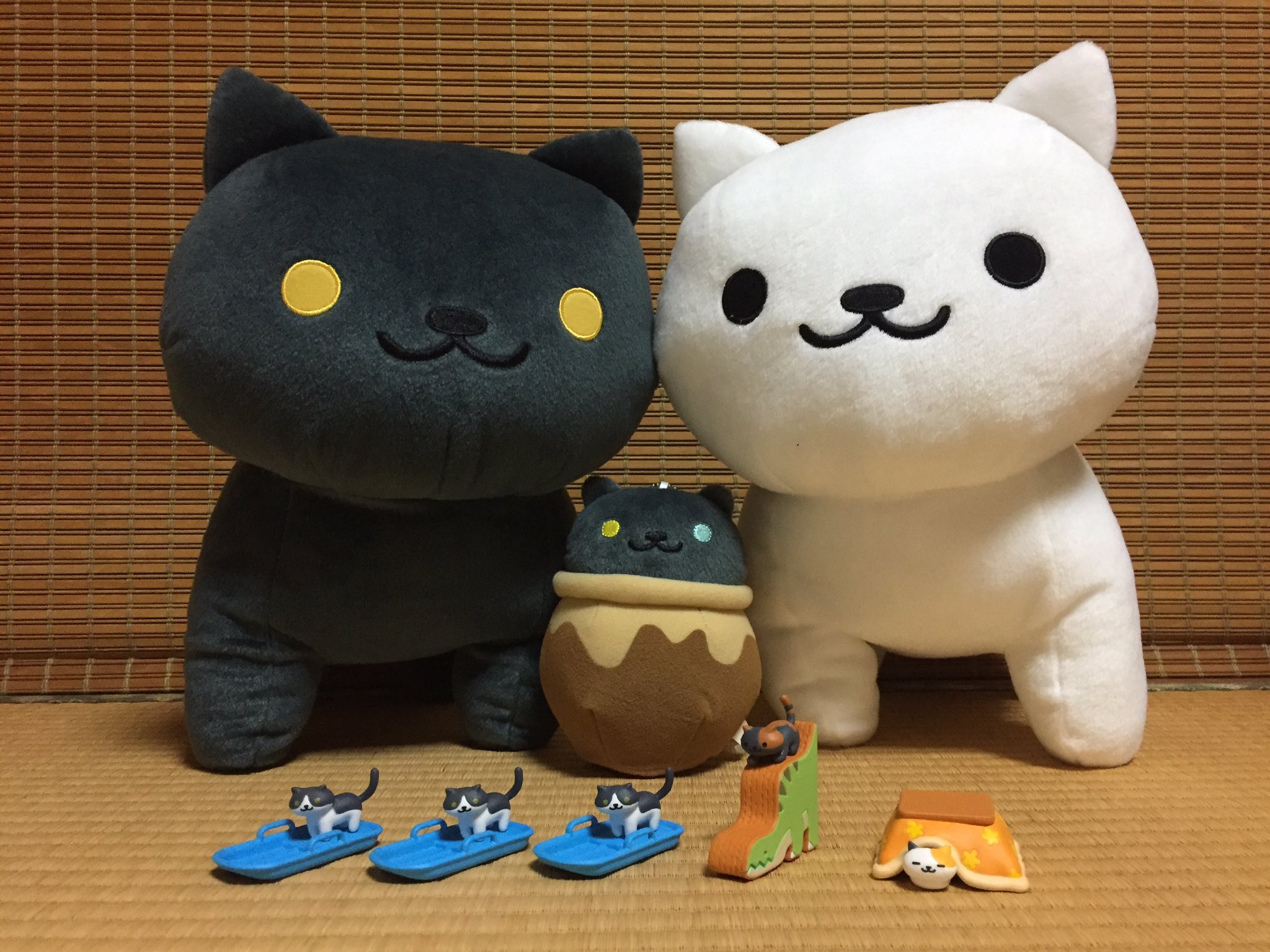 みず あんまり見てません 今日だけでねこがこんなにあつまりました Ufoキャッチャーに使ったお金より ガチャガチャに使ったお金の方が多いです ねこあつめ しろねこさん くろねこさん おっどさん はちわれさん さびがらさん とびみけさん