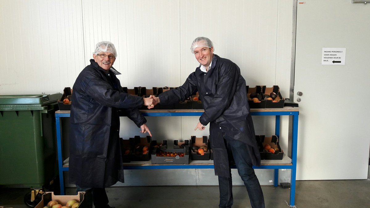 Eerste beursvloermatch is een feit! #gezondkerstpakket #fruit #groente #herhaling <a href="/Foundation_BFG/">BestFreshFoundation</a> <a href="/beursvloerWL/">Beursvloer Westland</a> <a href="/BestFreshGroup/">Best Fresh Group</a> <a href="/svdelier/">svdelier</a>