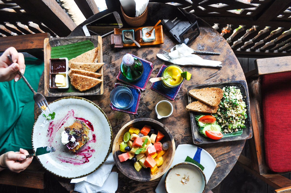 Thegreenostrich's tweet photo. Schon einen #Urlaub für 2017 geplant? 🌴🌊Heute bekommt ihr einen 'Vorgeschmack' für #Bali: https://t.co/oIvAxi0nrH 
#foodguide #travel #blog https://t.co/d40wgizwN2