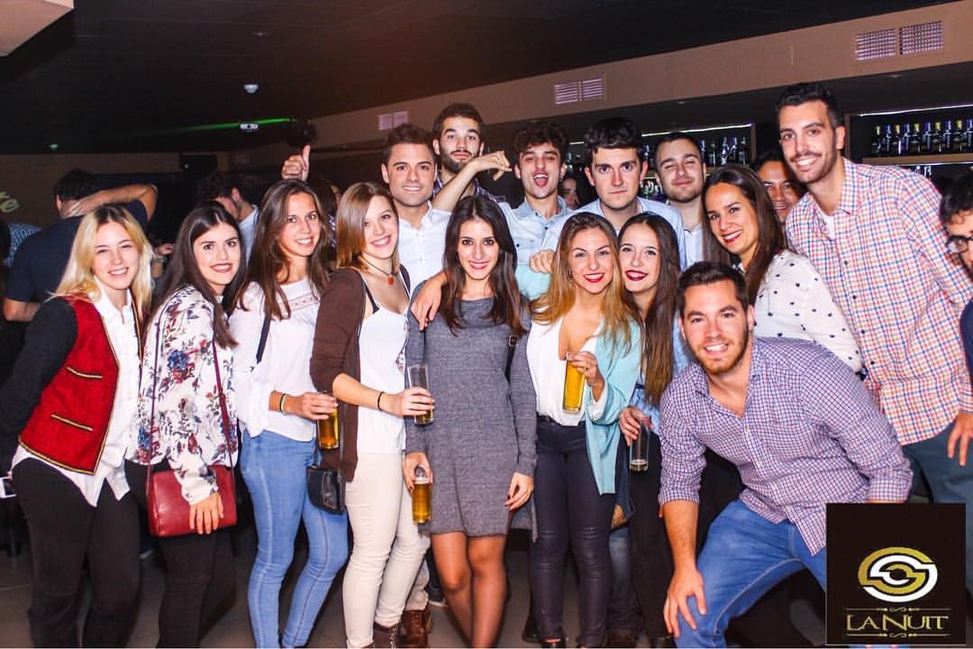Nos encanta que la gente se lo pase bien en nuestra #Discoteca! 
Ven a #DiscoLaNuit y disfruta de la #Fiesta de #Sevilla!
