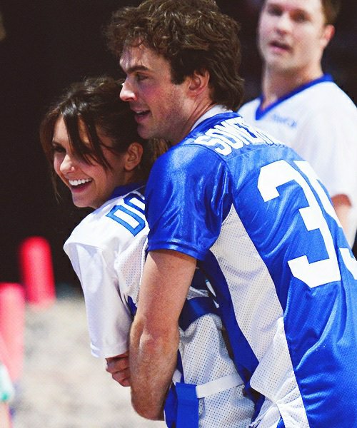 [@FearlessDamon] Como no, tú aprovechando cualquier ocasión para estar cerca de mí.