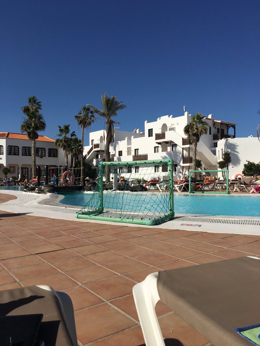 derbydoll76's tweet photo. Catching up with #ramsplayer whilst sun bathing ππ https://t.co/K5Drq1F85Z