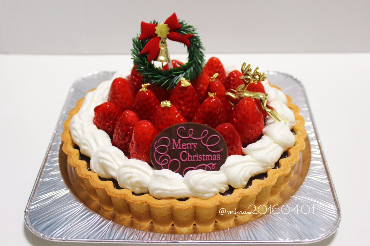 Minaღ A Twitter 生チョコいちごタルト クリスマスケーキ第2弾 生チョコタルトの上に甘酸っぱいいちごを乗せてつやつやナパージュでコーティング いちごのてっぺんに金箔がお気に入り お菓子作り お菓子作り好きな人と繋がりたい 生チョコいちごタルト