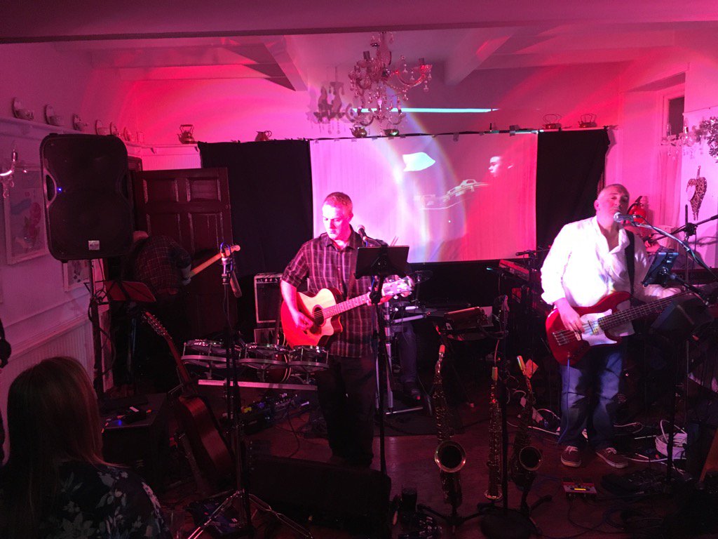 loxymusic's tweet photo. #ironbell #belmontbull playing Pink Floyd very good peace to all progsters https://t.co/0CDjobTXpy