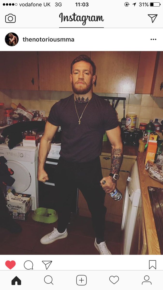 Cammysmith07's tweet photo. Whys Conor McGregor in a gaff https://t.co/IBfiRYOCLB