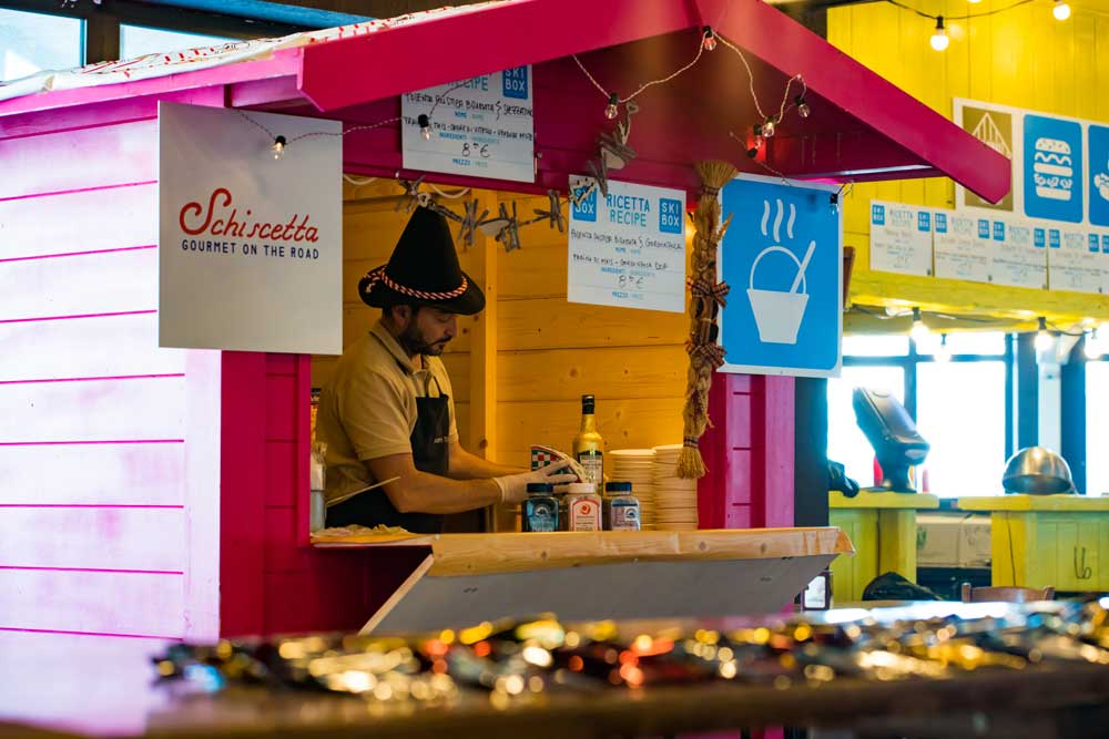 Lo slowfood diventa <a href="/snowfood/">灯屋てい</a>! Con #SkiboxCourmayeur il concetto di mercato metropolitano va in alta quota #skipizza #skiburger