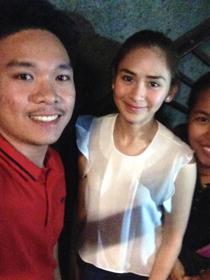 iSGfan's tweet image. @JustSarahG spotted in OLAP last Christmas Eve. 🎄💗💕