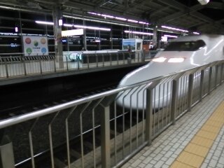 kodama682a's tweet photo. 京都にて!
最終の岡山発ひかり!
そして、新大阪発最終の700系こだま!三島止め!
こだまは、ぷらっとこだまやエクスプレス予約などがあるからか、8号車もお弁当片手にかなり乗り込んでました!
#482A #700系B6編成
#690A #700系C38編成
#ぷらっとこだま https://t.co/qDWwf2nfJV
