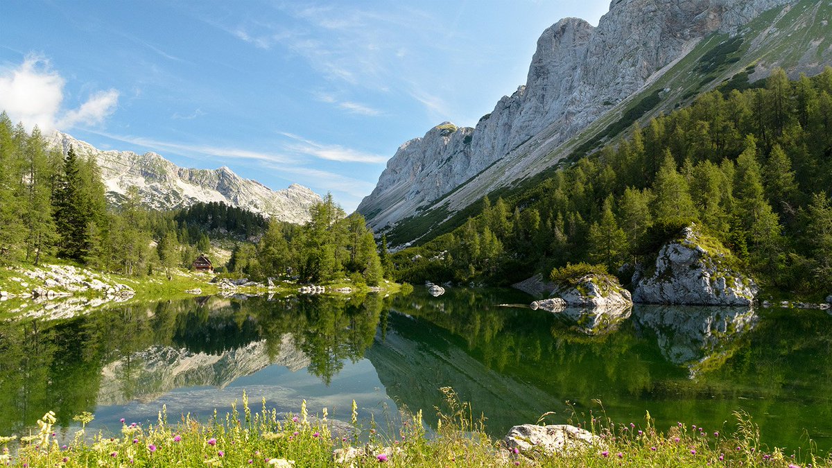 We present you the natural wonders of Italy, Austria and Slovenia that you might want to include on your itinerary. bit.ly/2i6Slk1