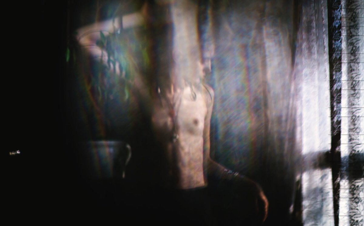 Alchimie.
.
Plus ici: la-chambre-posts.tumblr.com
.
#woman #photography #photographer #gaelrapon