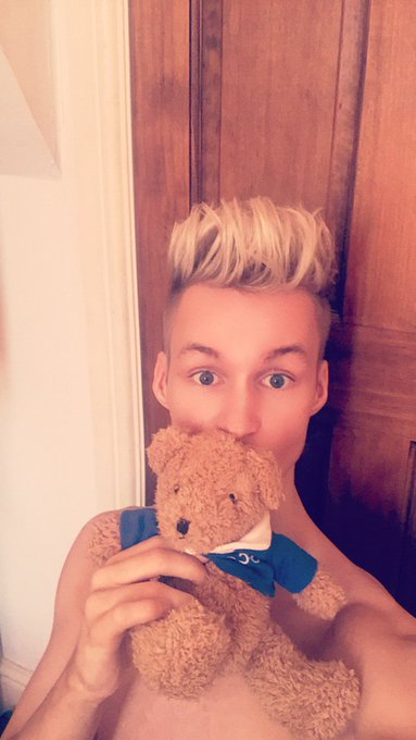 Morning everyone! Me and teddy have been having cuddles ????? https://t.co/vk5AsoVgBg
