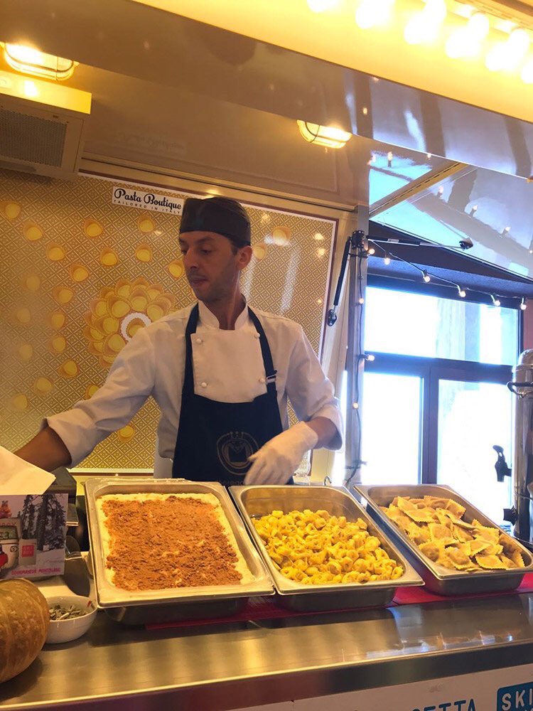 Un nuovo concept di Rifugio ad alta quota tutto da scoprire! #SkiboxCourmayeur #snowfood  #ColChecrouit #skipizza #skiveggie