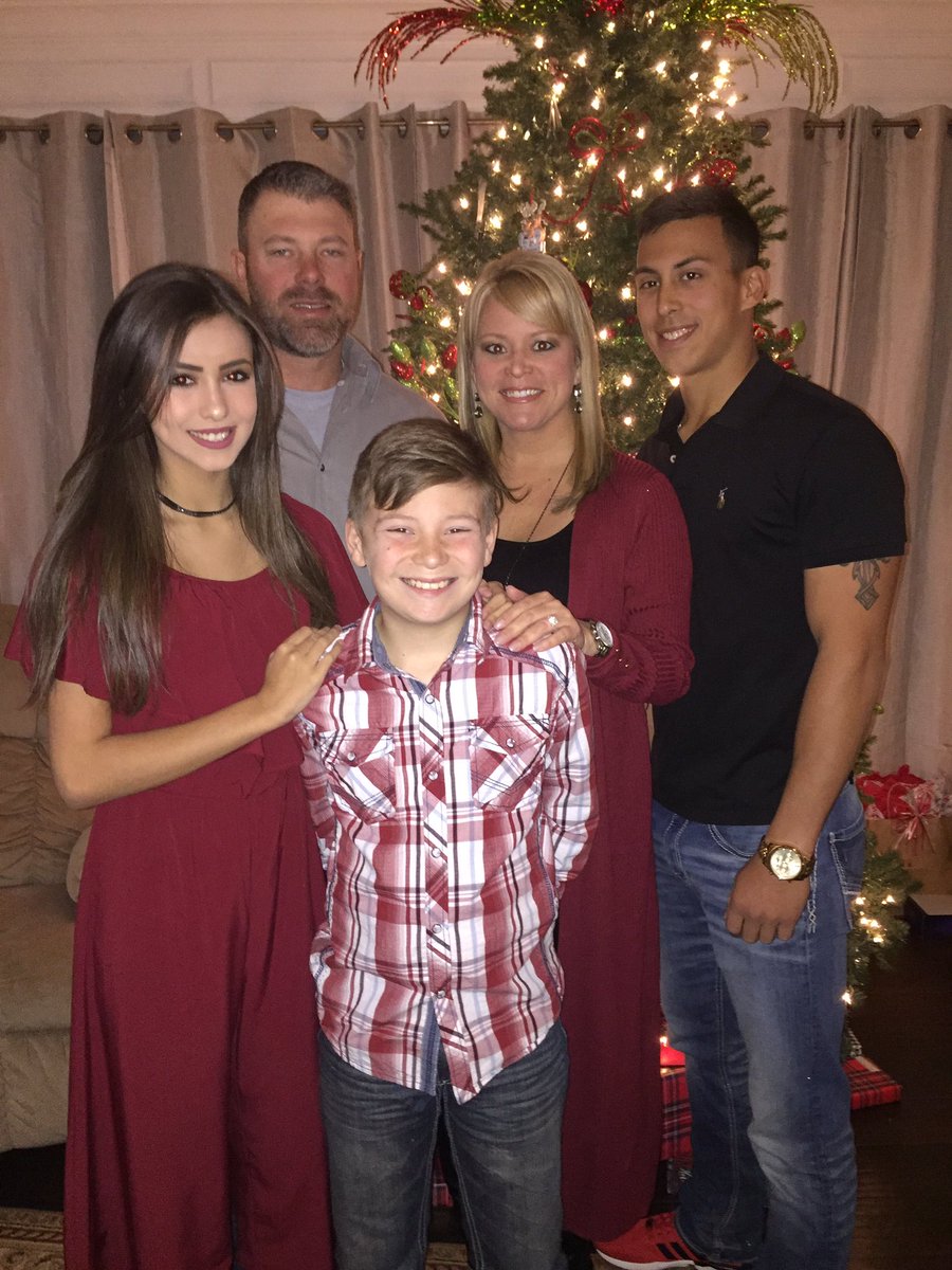 nmcdaniel03's tweet photo. Merry Christmas and Happy New Year from our family to yours https://t.co/x7Db9Wg45h
