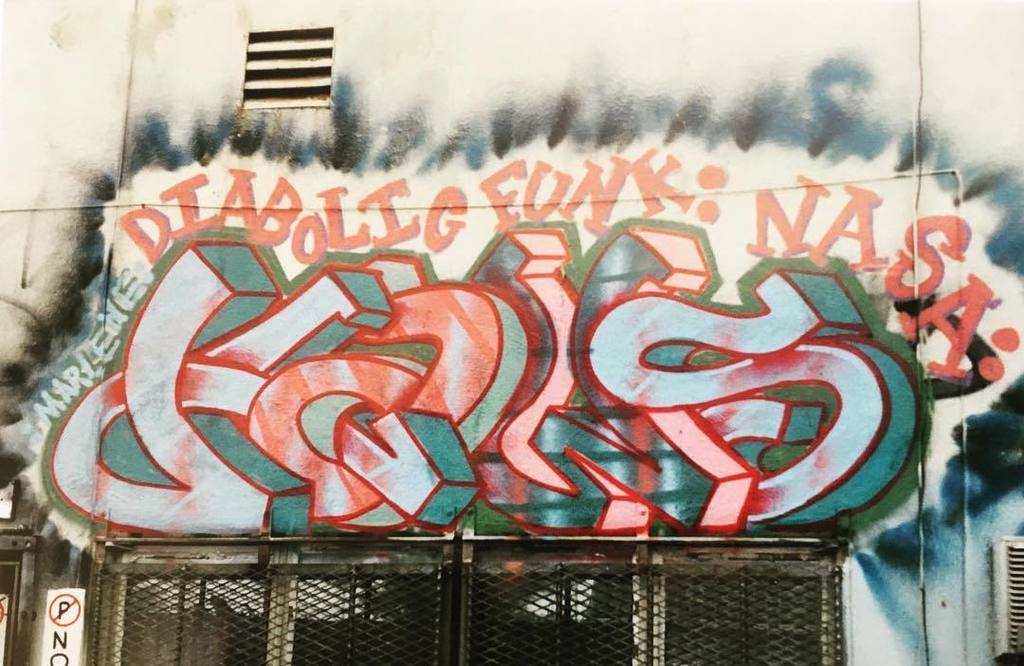spraystreet's tweet photo. Kaws in LA behind Melrose Ave Mid 90s
@kaws .
.
#graffiti #graffitinewyork #streetart #artcrimes #sprayst #spraystr… https://t.co/1PyYPYa7tN