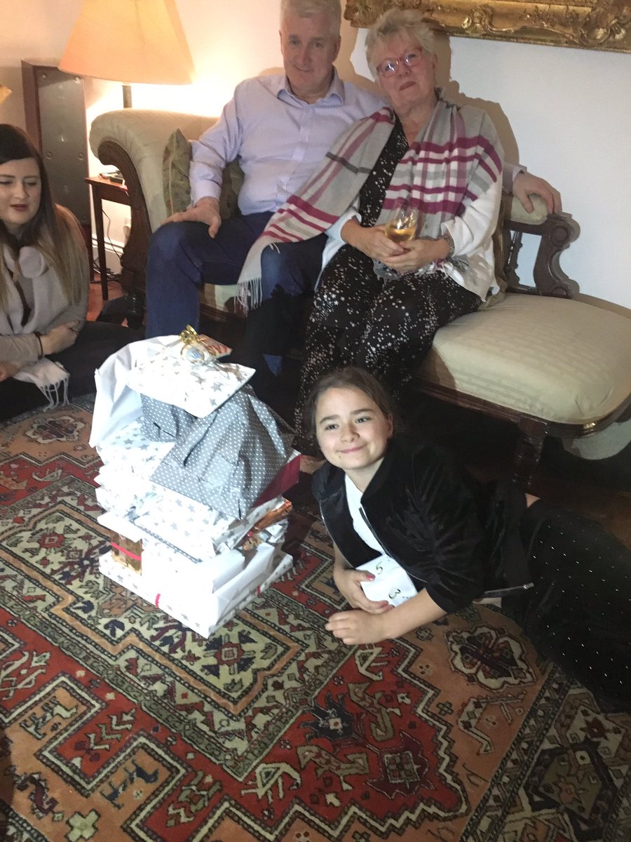 SallyAnMatthews's tweet photo. I NEED A SIX!!!! x #PresentGame https://t.co/7klILFYOsU
