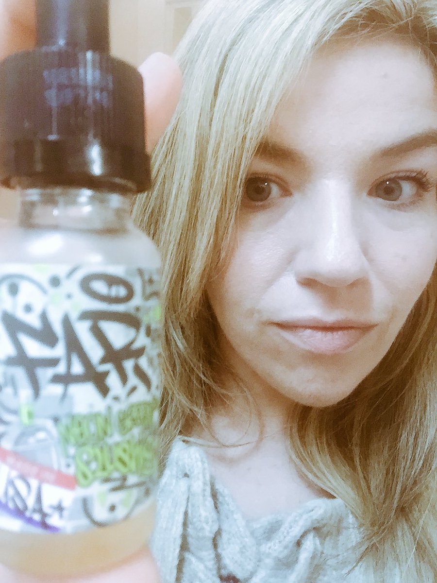Really liking FAR Neon Green Slushie! Yummy and reasonable prices online 😋💨💨#juice #FAR #lime #slushie #highVG #VK