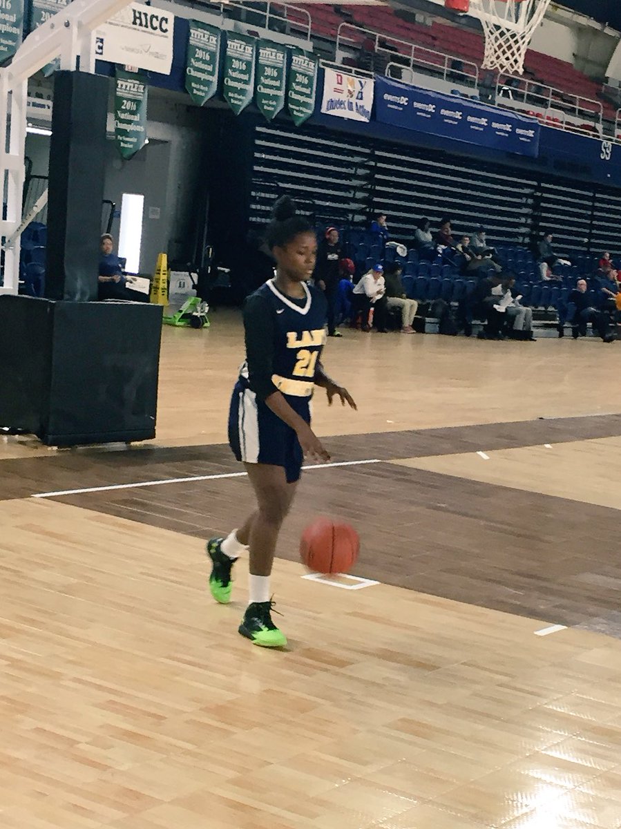 InsiderExposure's tweet photo. Some unsigned players standing out early here at @TitleIX_DC 

Heniaya Moton of Friendship Christian 
&amp;
Angel Green or Archbishop Carroll https://t.co/eQ2GxEJpU0