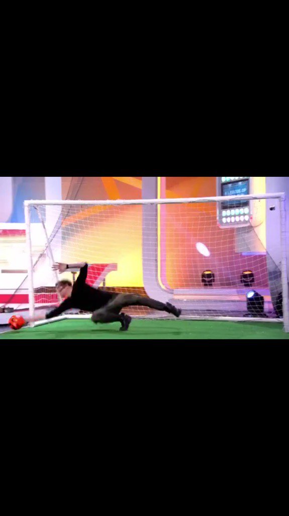 SamBaileyREAL's tweet image. @13Szczesny13 just been watching this back!! nearly got ya!!! ⚽ xx #bottomleft