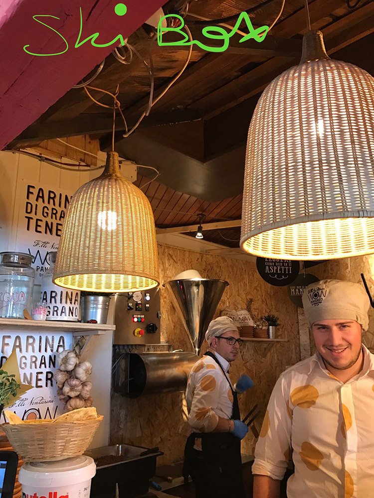 piudigitale's tweet photo. Ispirato ai mercati metropolitani di Street Food: SKIBOX #ColChecrouit nuovo concept di rifugio in alta quota #SkiboxCourmayeur #snowfood https://t.co/r98rkfbrIr