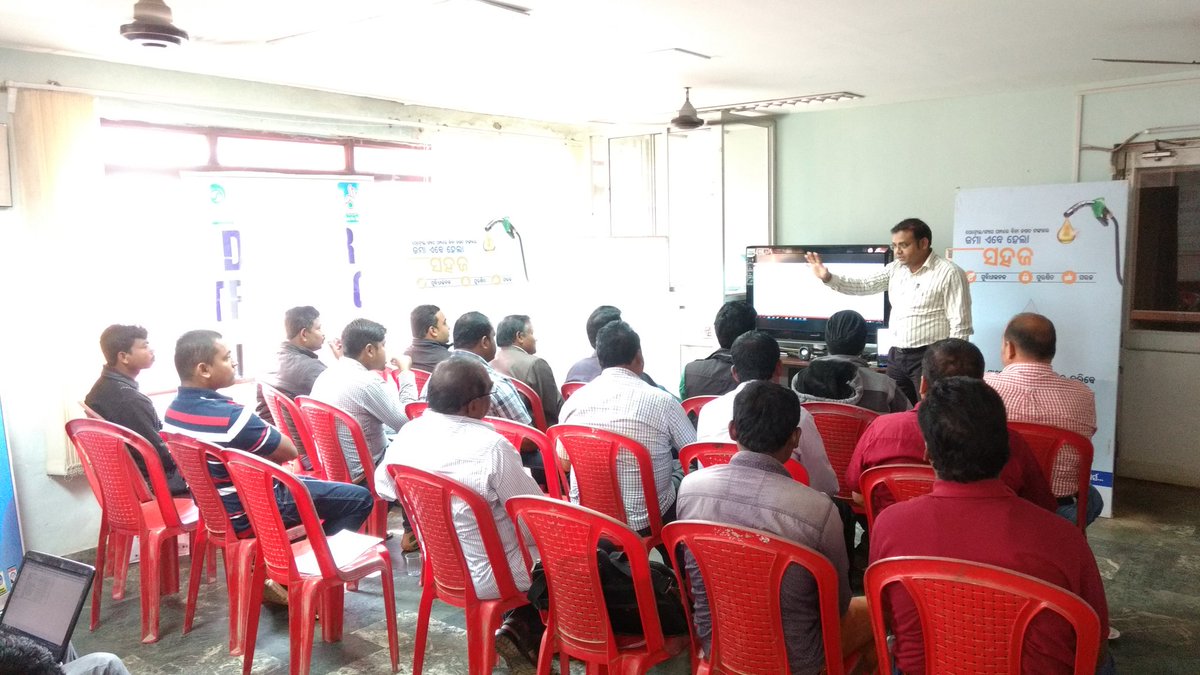 biswarupro's tweet photo. Enrollment of Dealers on mobile wallet at Balasore. An initiative of BPCL, Retail Bhubaneswar https://t.co/aDKU6ISYjO