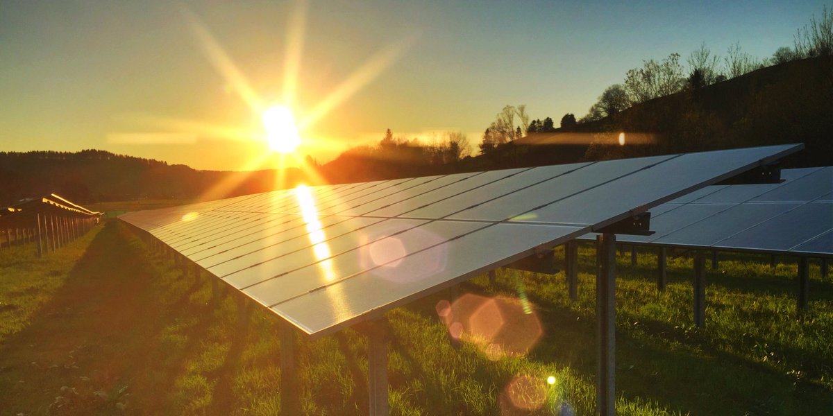 Instead Of A Wall, Build A Border Of #Solar Panels: hubs.ly/H05CXmX0 by @TheWorldPost