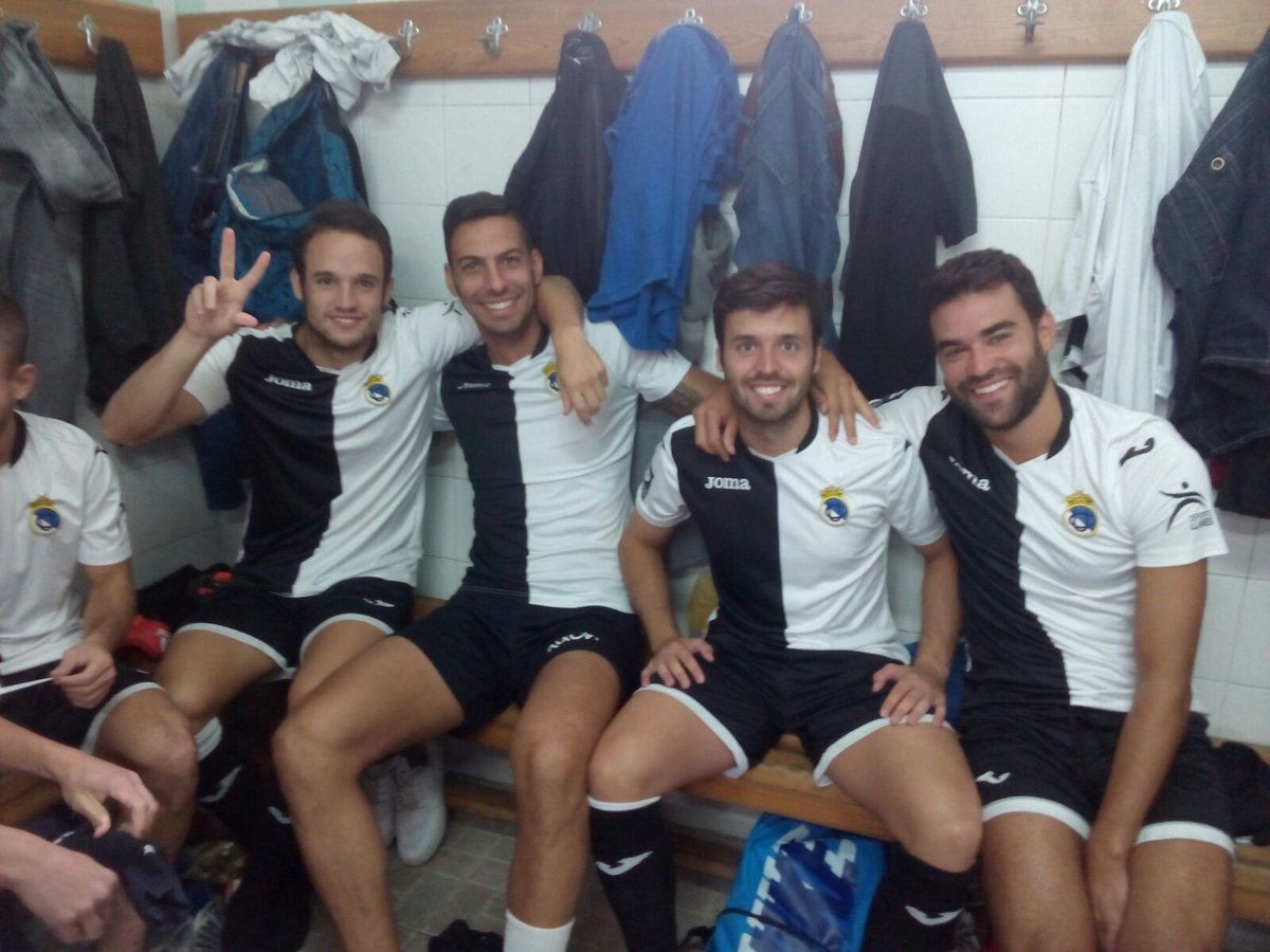 UCCeares's tweet photo. "Aitor Cañedo, Beni, Pablo Martínez y Dani Peláez, rumbo al Urraca C.F".
Dura noticia esta fotografía desde Posada.
https://t.co/nqwc1ON11W https://t.co/WyFr4vEc0z
