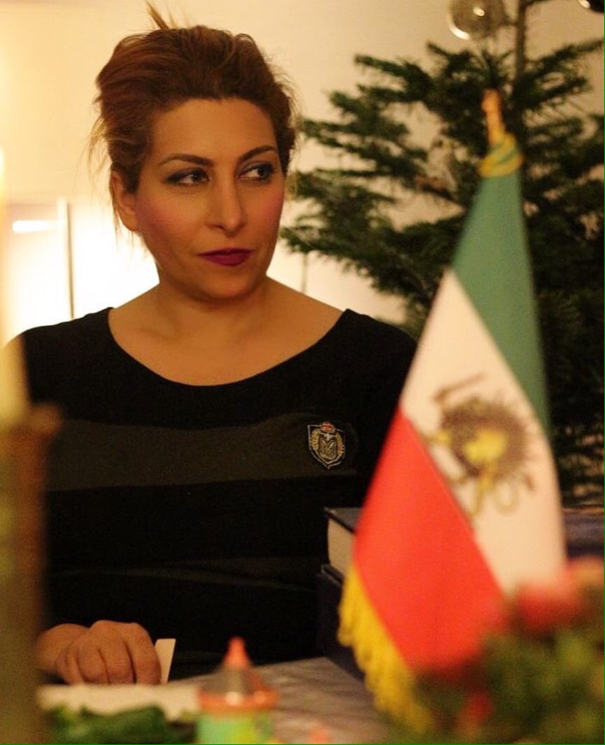 azita2016's tweet photo. نور بر تاريكي پيروز است. #iransecular #myflag #mycountry #پرچم_من #ميهن_من #freedom #genderequality #laicite https://t.co/j9v4Ci96qF
