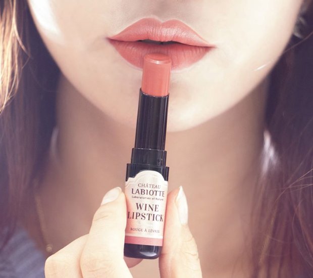 HelloBodyES's tweet image. ¡Un Gloss hecho con vino! 
ow.ly/KKNX307gwWy