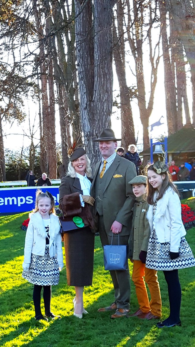 CliffatLyons's tweet photo. Very coordinated family! #threewordtweet #cliffstyle @cliffhousehotel @LeopardstownRC @sonyalennon @bairbrepower https://t.co/L8zaOtk5zv