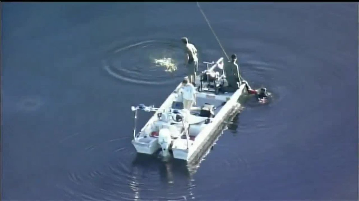 Body found in lake where car crashed Monday bit.ly/2hovBIs https://t.co/ekNZVMokSt