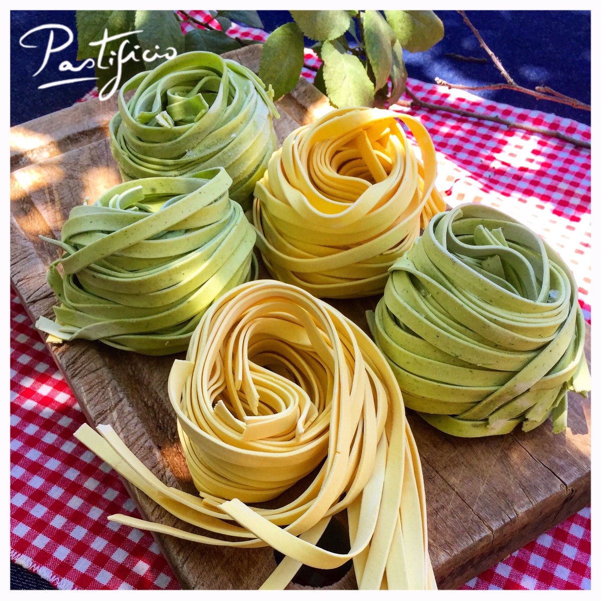 🍝 Esta listo nuestro Fettuccine  huevo y espinaca para que lo lleves a tu casa!!! Te esperamos esta semana en  EXEQUIEL FERNANDEZ 105 ÑUÑOA