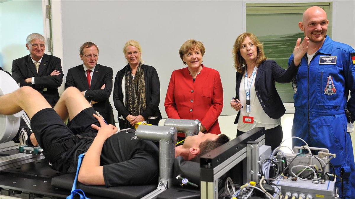DLR_en's tweet photo. #DLRin2016 German Chancellor Angela Merkel visits DLR, upon invitation by @Astro_Alex  https://t.co/mgByD8LJeL #yearinreview https://t.co/Sev3NOOW0X