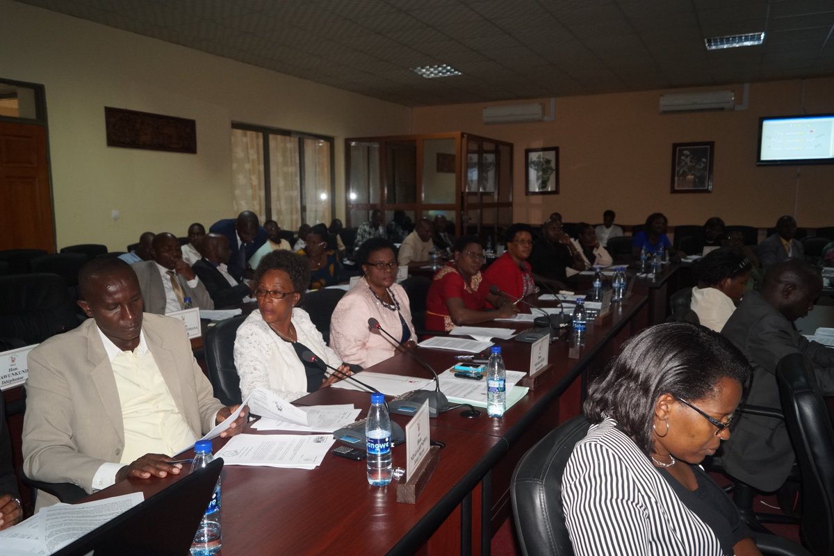 Ikiriho's tweet photo. #Burundi Après adoption de loi organique d'#ONGs, @senatburundi analyse le projet, loi organique d'#ASBLs adopté par @nshingamateka ce matin https://t.co/SR9l2Zqnla