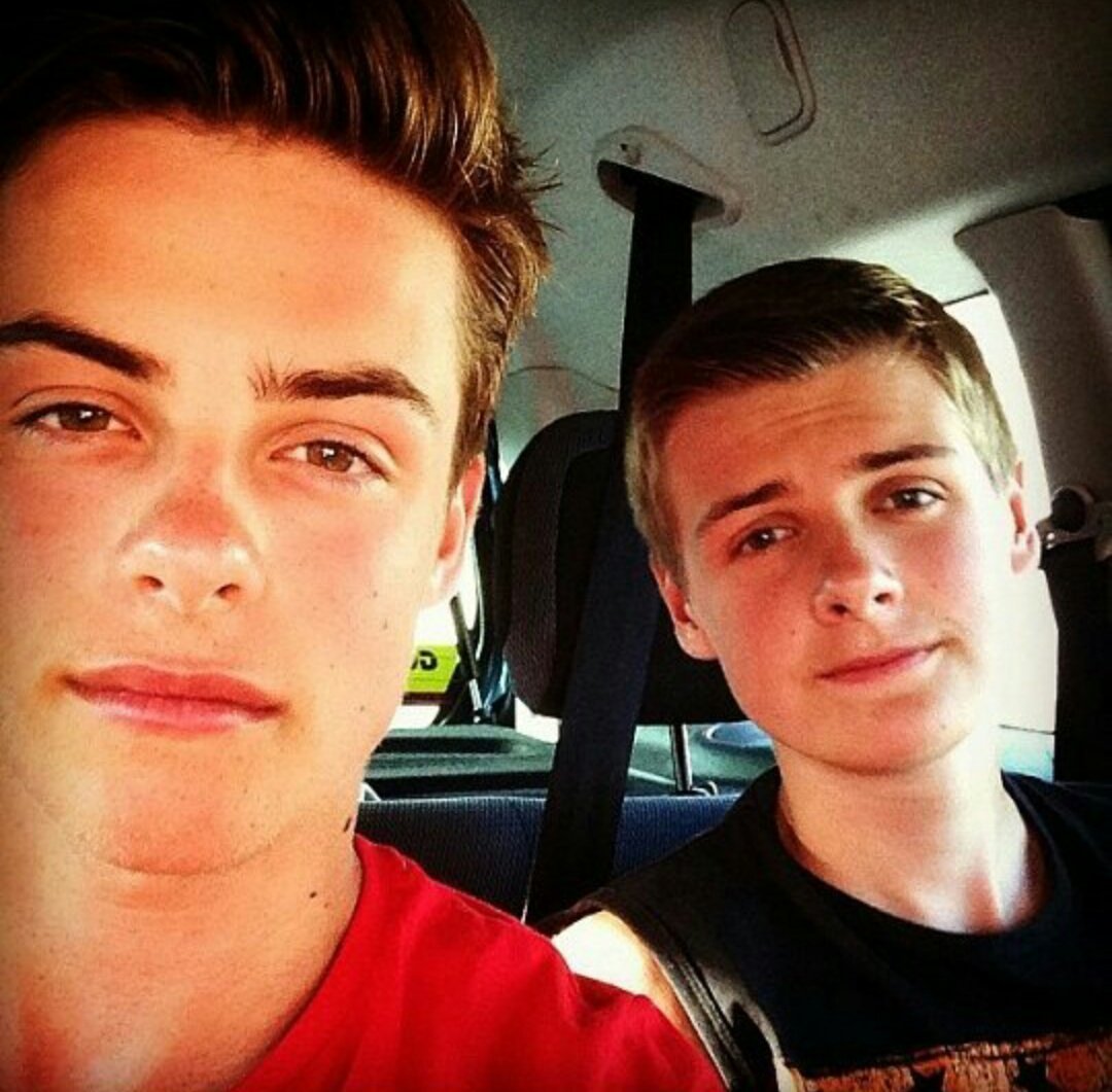 hermanpics's tweet photo. they're definetely brothers 💯 https://t.co/ew4PBMrcrt