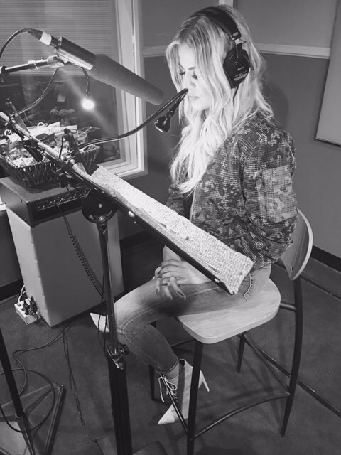 khloekardashian's tweet photo. In the studio recording my voiceovers for @revengebody!! I'm so excited for this!!! My new show premieres Jan 12 at 8/7c on E! #RevengeBody https://t.co/Il1J7AQuNH