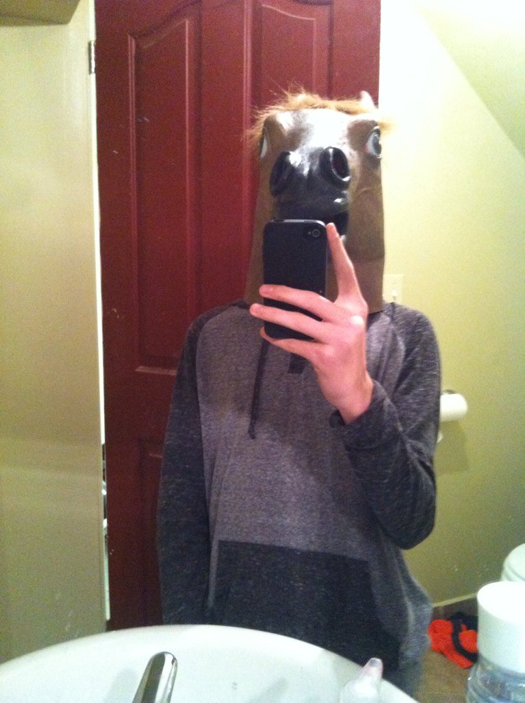 MoonaFFA's tweet photo. New mask😛 https://t.co/kwno7UqxZF