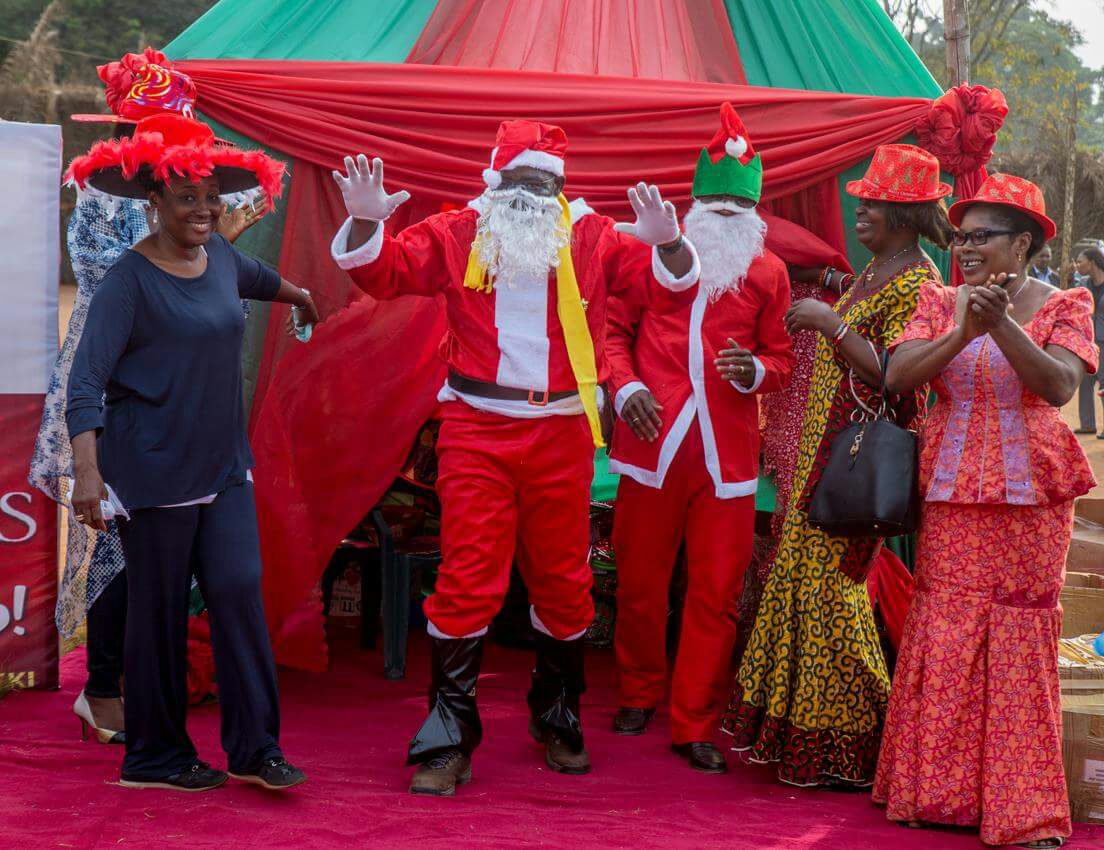 GOSG10's tweet photo. Governor Godwin Obaseki and is Deputy Rt Hon. Philips Shaibu made Christmas better and sweeter at the Edo IDP camp. https://t.co/Evd9Y5cmbr