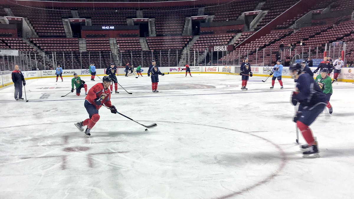 Back in action tonight! 😸  But first, morning skate. https://t.co/FUufmFi0Xt