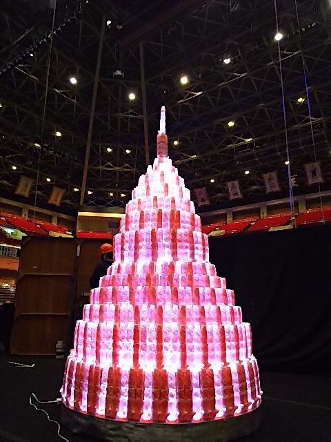 岩下の新生姜ペンライトクリスマスツリーが丁度撤去されるタイミング