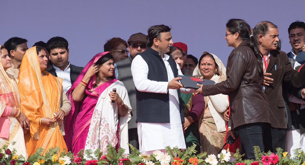 yadavakhilesh tweet picture